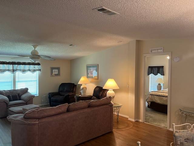 1912 Hazeltine Way a Winter Haven, FL Mobile or Manufactured Home for Sale